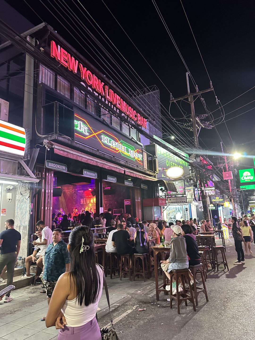 Phuket-JL Illuzion Bar in Phuket, where people with social phobia can drink and dance happily