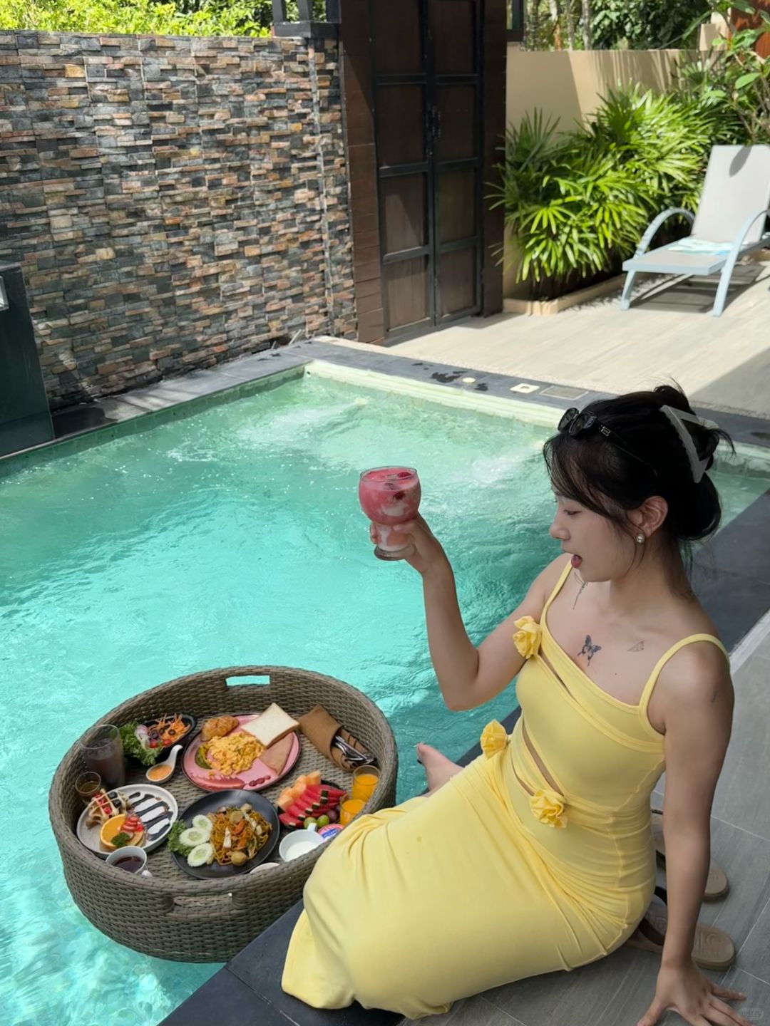 Krabi-De Malee Villa Hotel in Krabi, Thailand, the hotel car will be sent to Ao Nang Beach for free