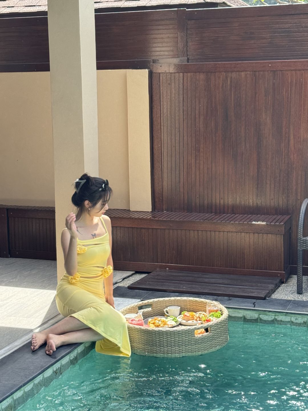 Krabi-De Malee Villa Hotel in Krabi, Thailand, the hotel car will be sent to Ao Nang Beach for free
