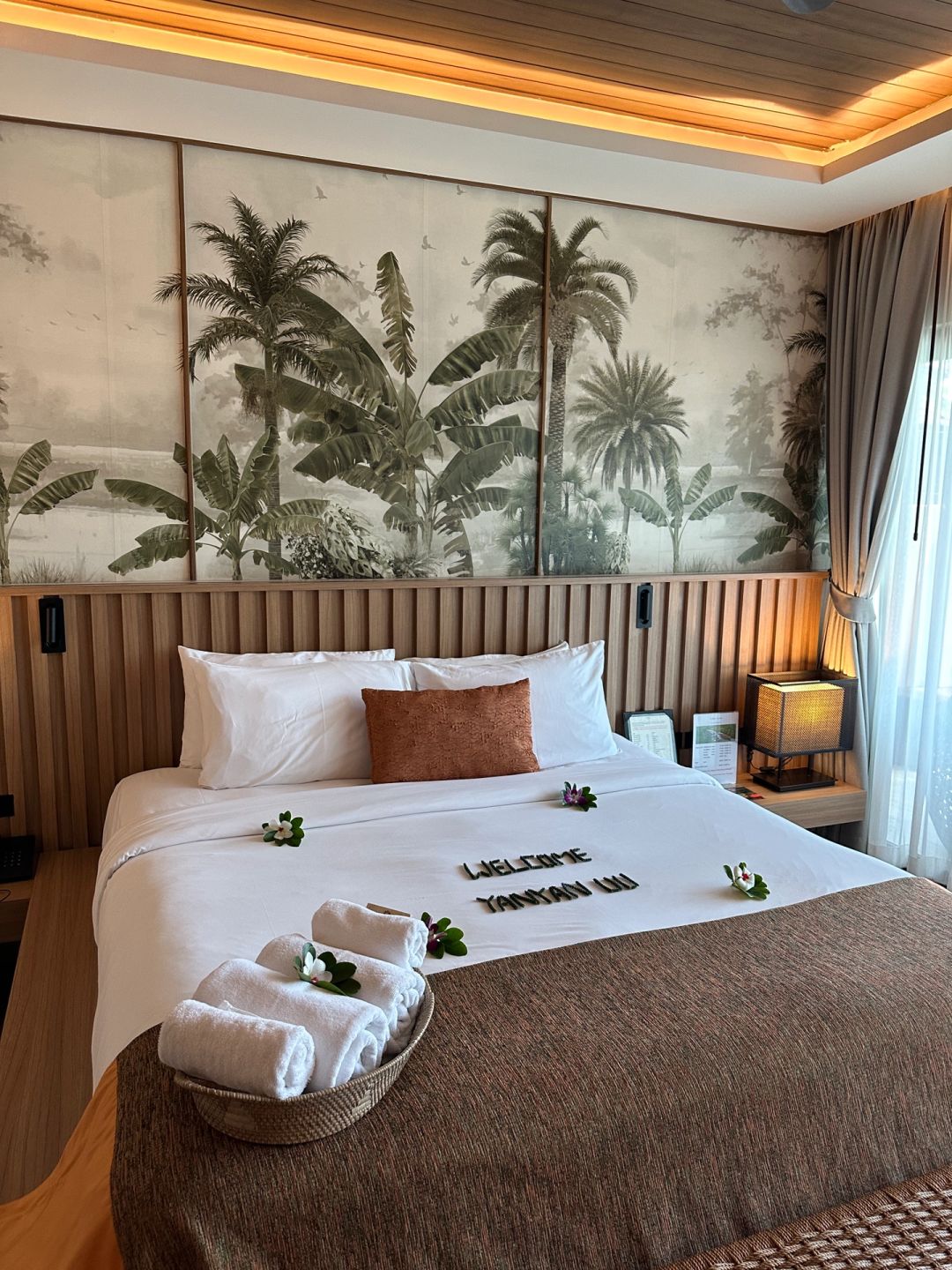 Krabi-De Malee Villa Hotel in Krabi, Thailand, the hotel car will be sent to Ao Nang Beach for free