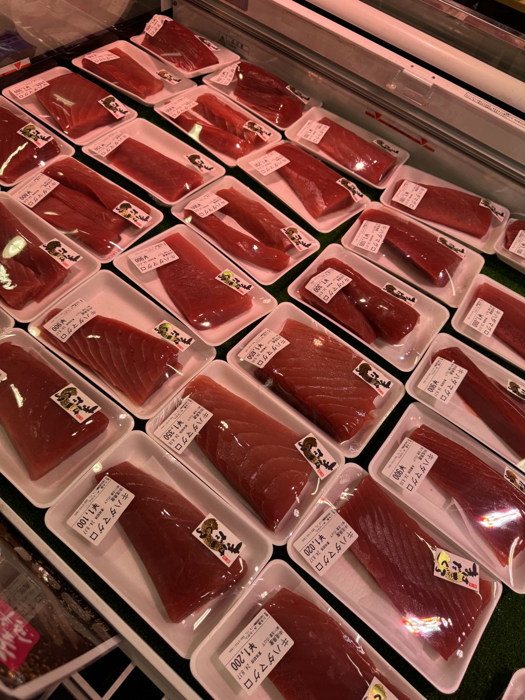 Okinawa-Okinawa Itoman Seafood Market, where you can buy ingredients and process them on site