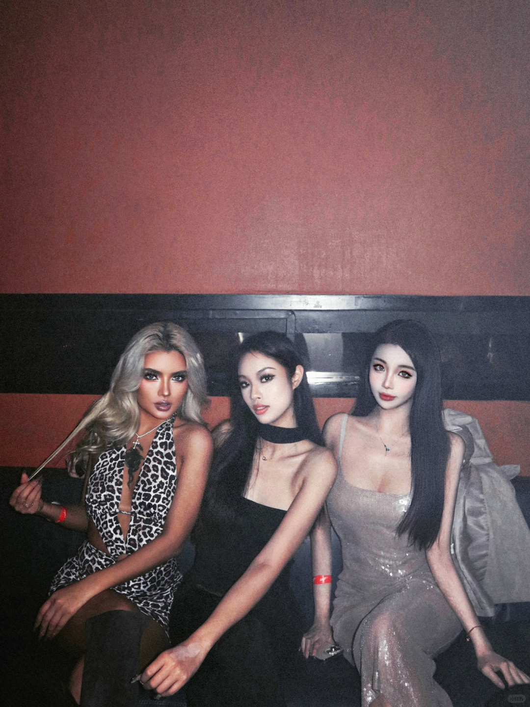 Hong kong-Dragon-i Bar is the club with the most hotties and the best atmosphere in Lan Kwai Fong