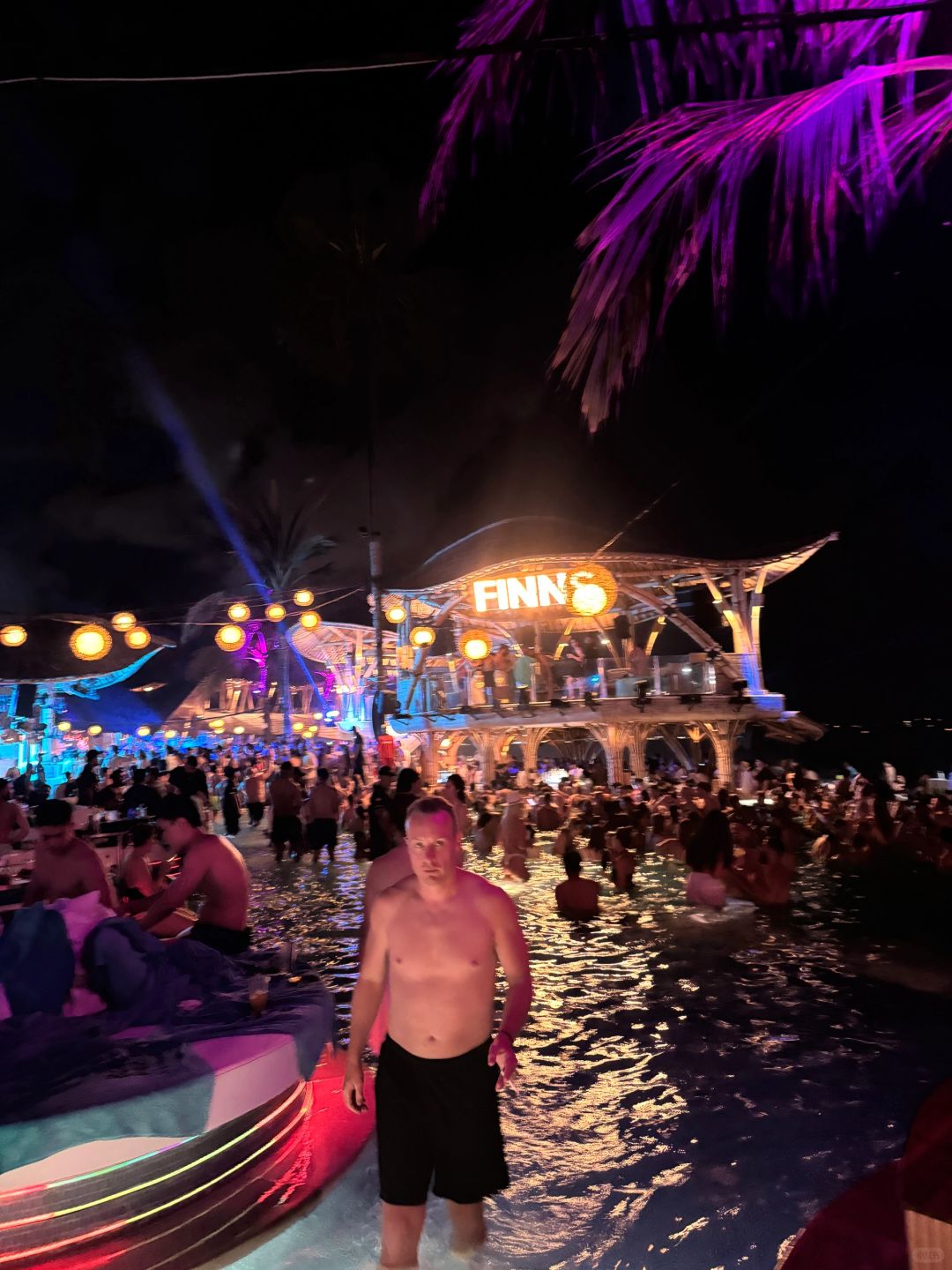Bali-Finns, dancing at Bali's largest floating sea bar, touching the handsome guy's chest muscles