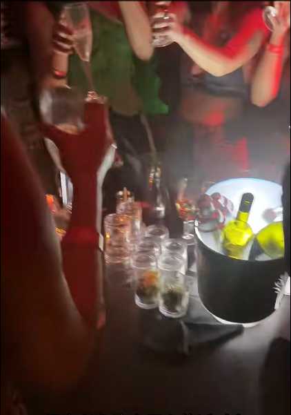 Hong kong-Dragon-i Bar is the club with the most hotties and the best atmosphere in Lan Kwai Fong