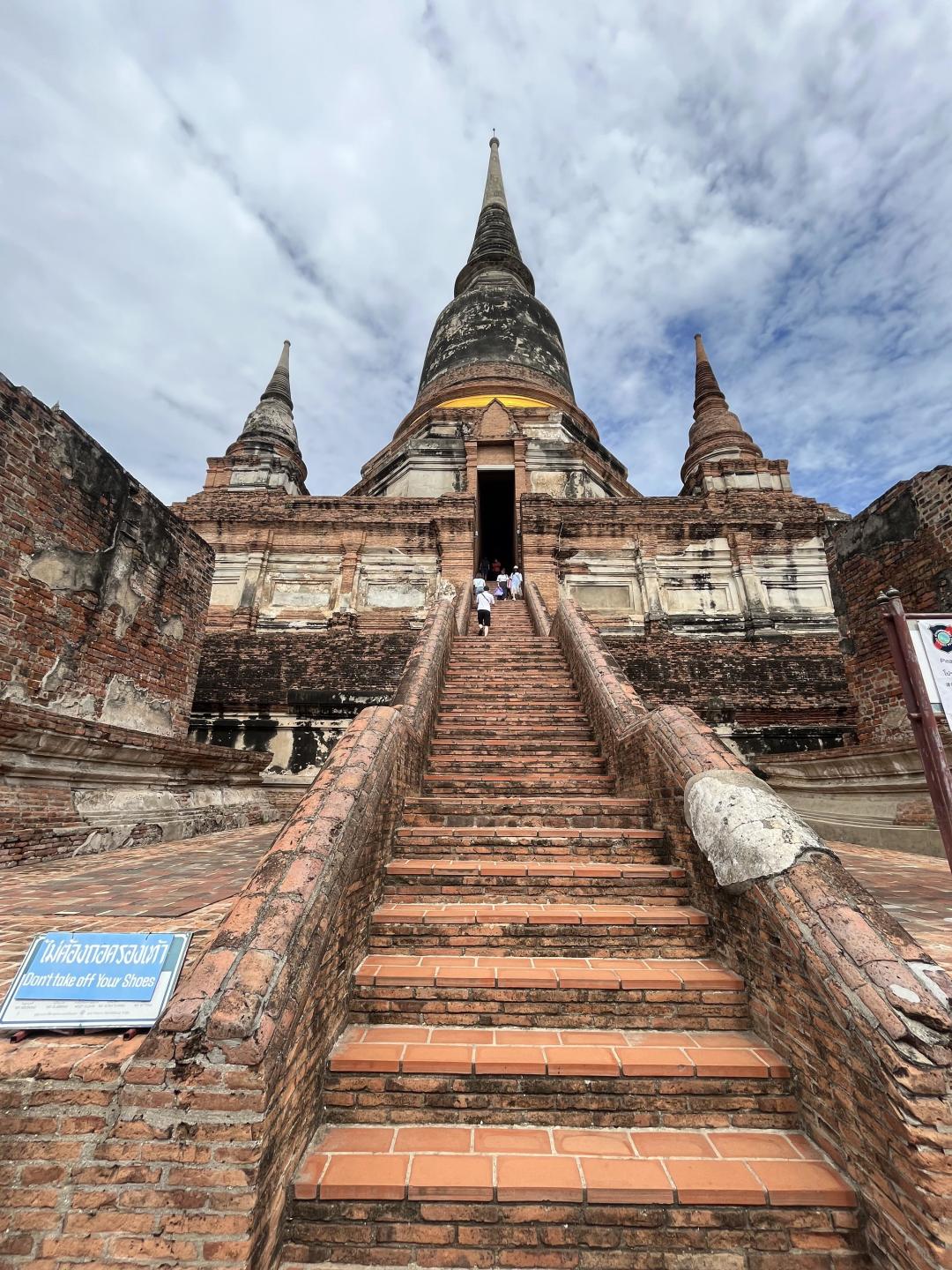Bangkok-Bangkok Reclining Buddha Temple, Siam Center, Chulalongkorn Food Street, Maeklong Railway Market Travel Guide