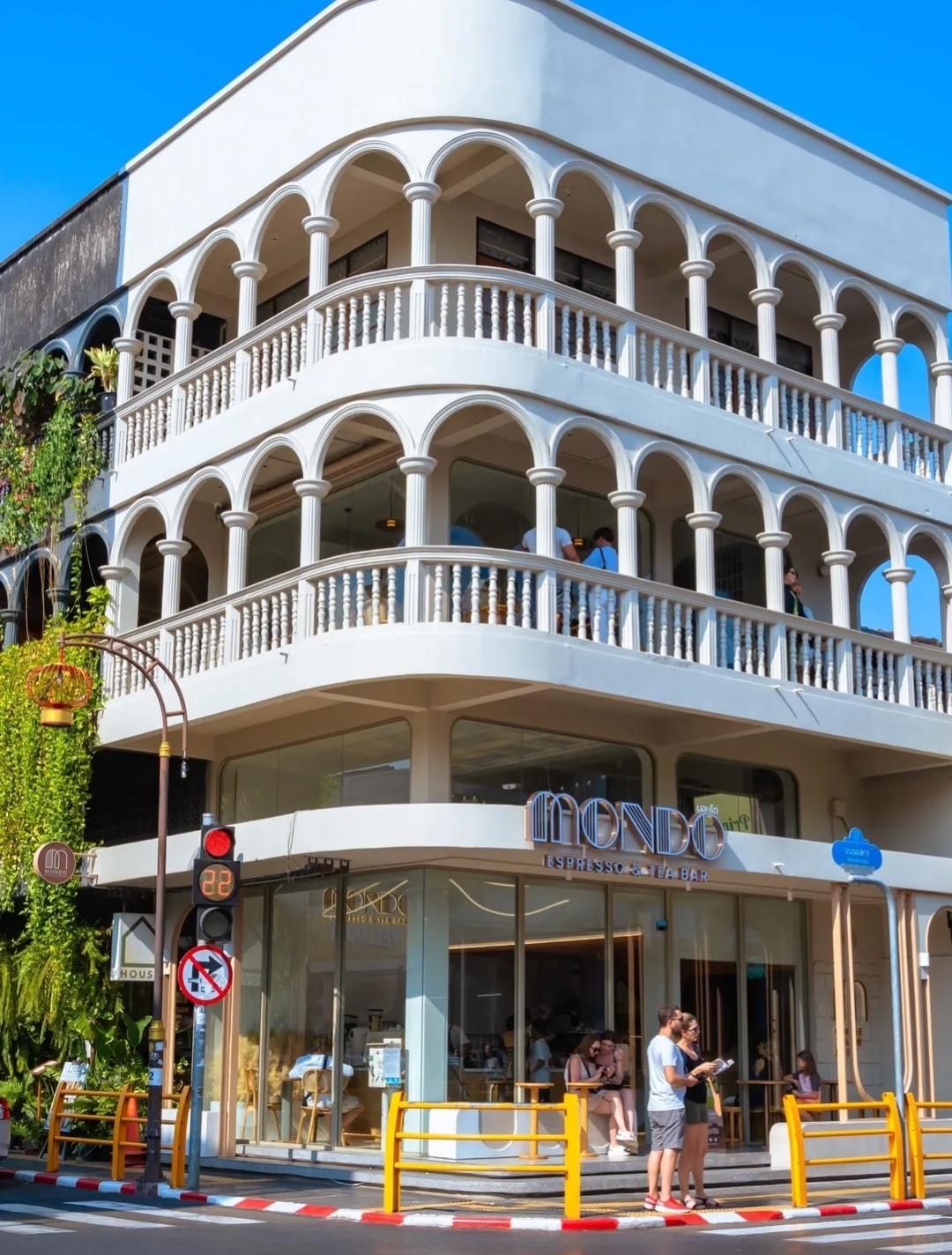 Phuket-Walking tour in Phuket Town. Visit the weekend night market, Rose Wall Cafe and Tiffany Blue House