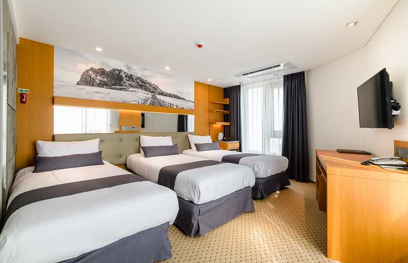 Busan/Jeju-New Jeju Asia Hotel. ?Near Yeondong shopping district and Shilla Duty Free Shop