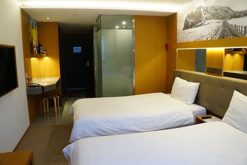 Busan/Jeju-New Jeju Asia Hotel. ?Near Yeondong shopping district and Shilla Duty Free Shop