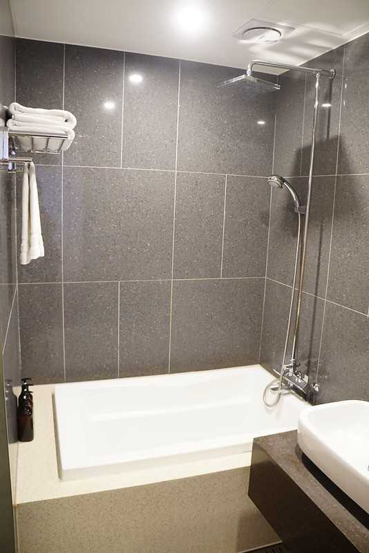 Busan/Jeju-New Jeju Asia Hotel. ?Near Yeondong shopping district and Shilla Duty Free Shop