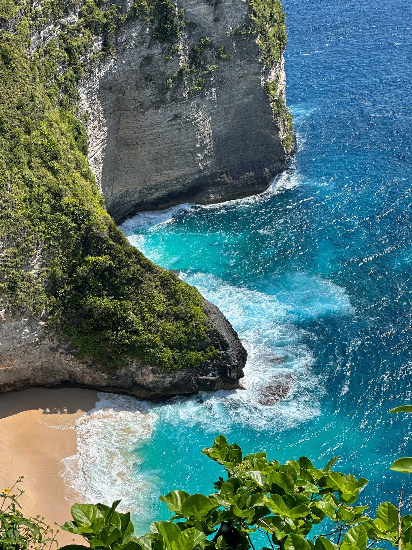 Bali-Nusa Penida is a place that cures all bad moods, with countless terraces and lush greenery