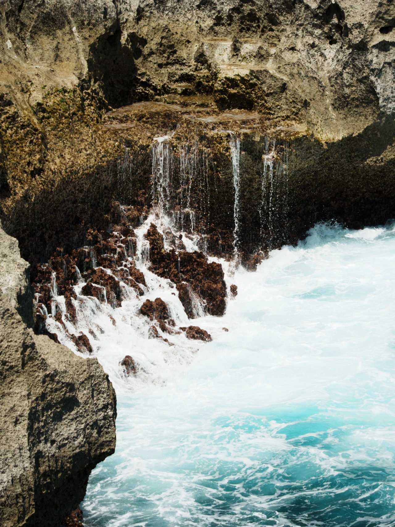 Bali-Nusa Penida is a place that cures all bad moods, with countless terraces and lush greenery