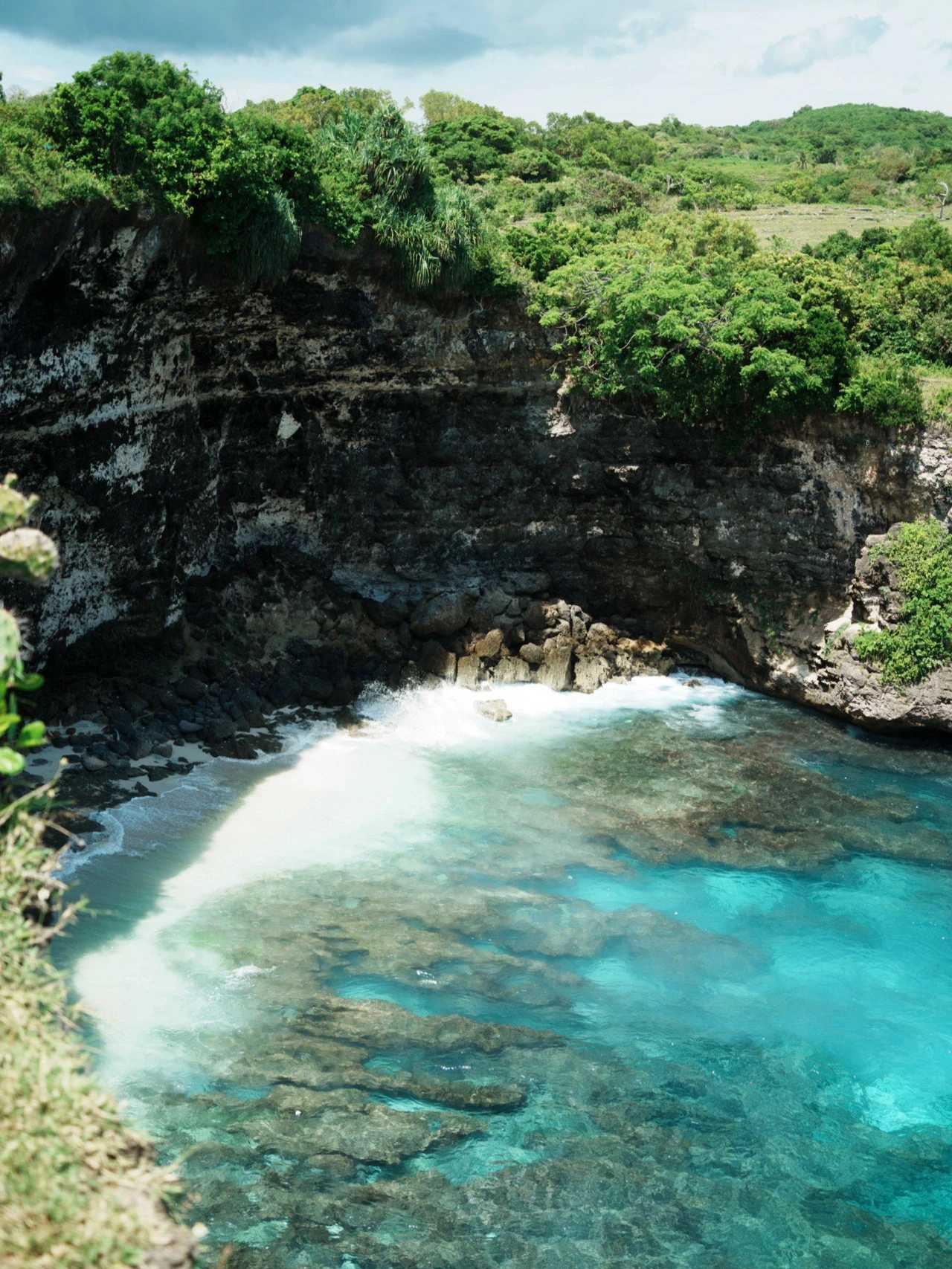 Bali-Nusa Penida is a place that cures all bad moods, with countless terraces and lush greenery