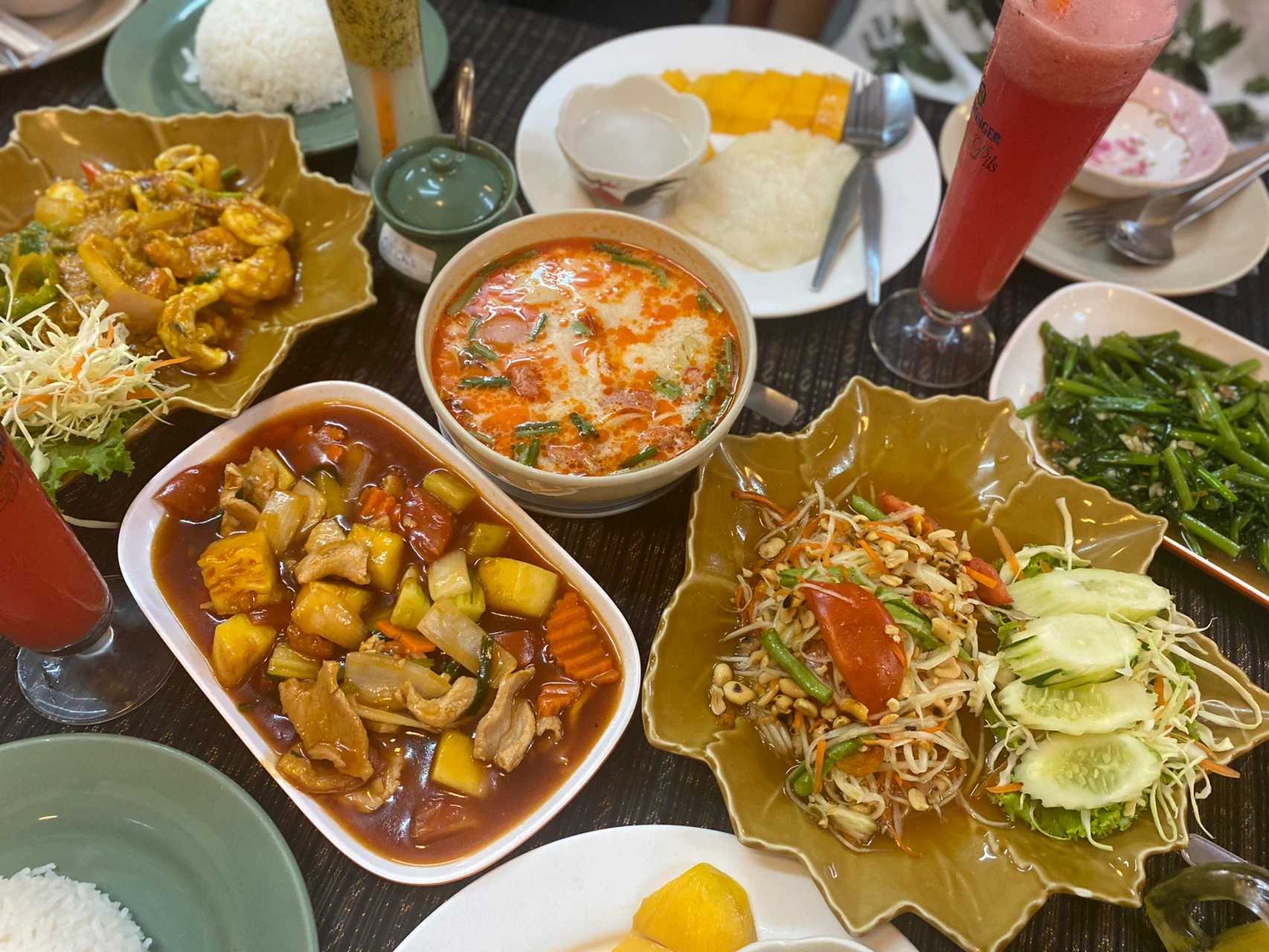 Phuket-Red Corner Restaurant in Kata Beach, Phuket, seafood curry and Tom Yum Goong are delicious