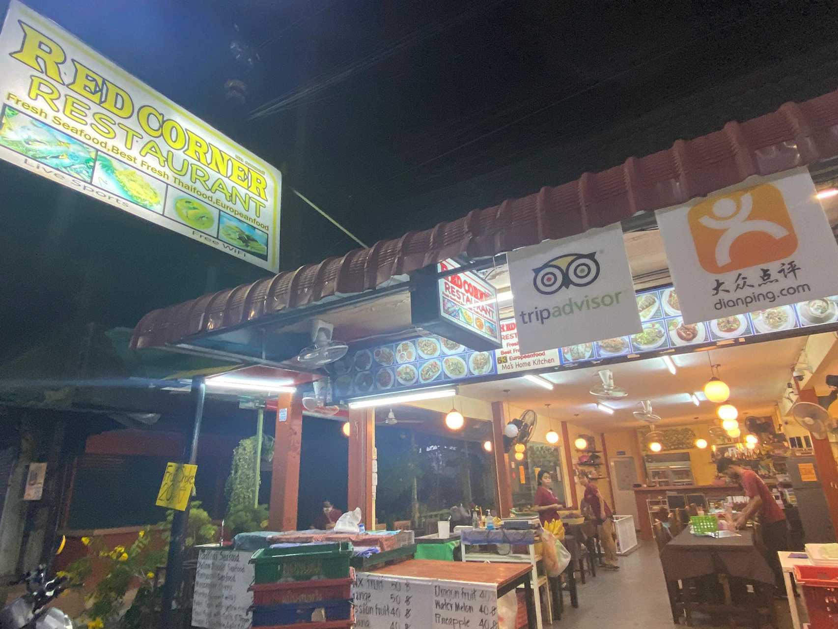 Phuket-Red Corner Restaurant in Kata Beach, Phuket, seafood curry and Tom Yum Goong are delicious