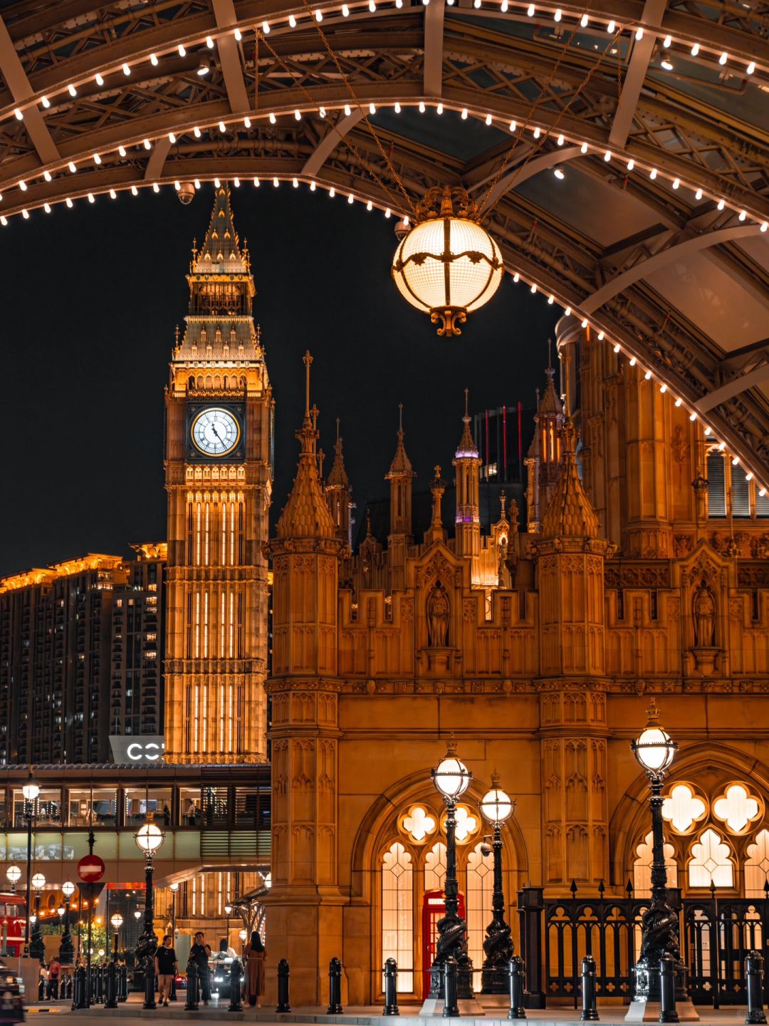 Macao-Travel to Macau at night and feel like you are traveling to the magical world of Harry Potter