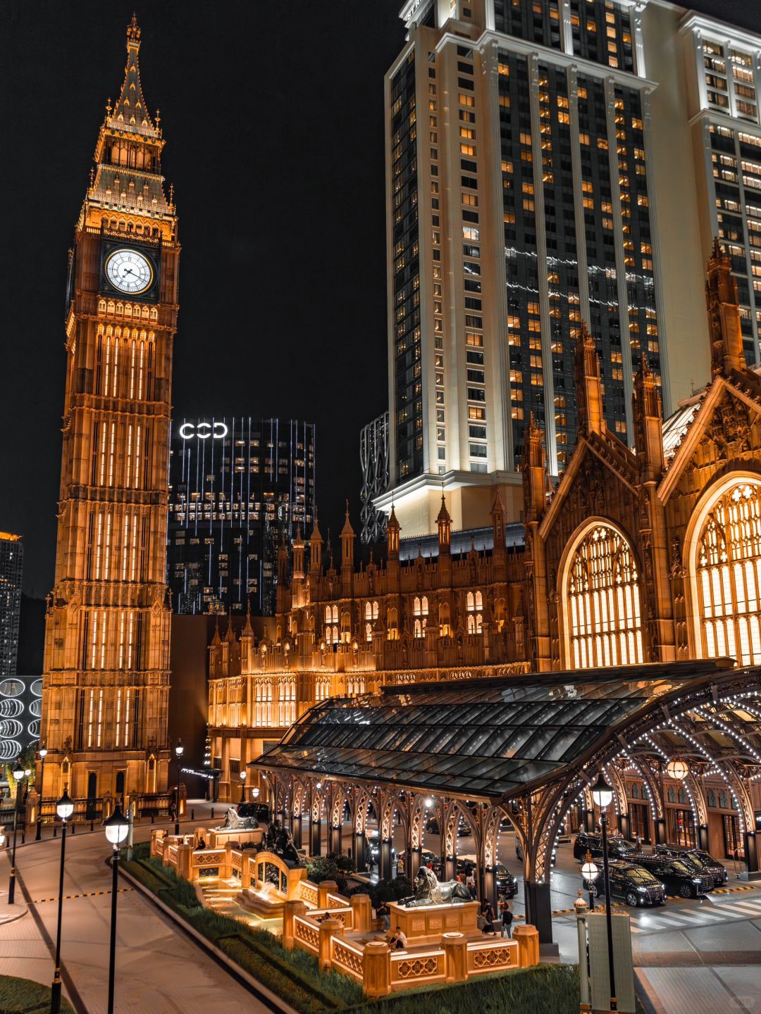 Macao-Travel to Macau at night and feel like you are traveling to the magical world of Harry Potter