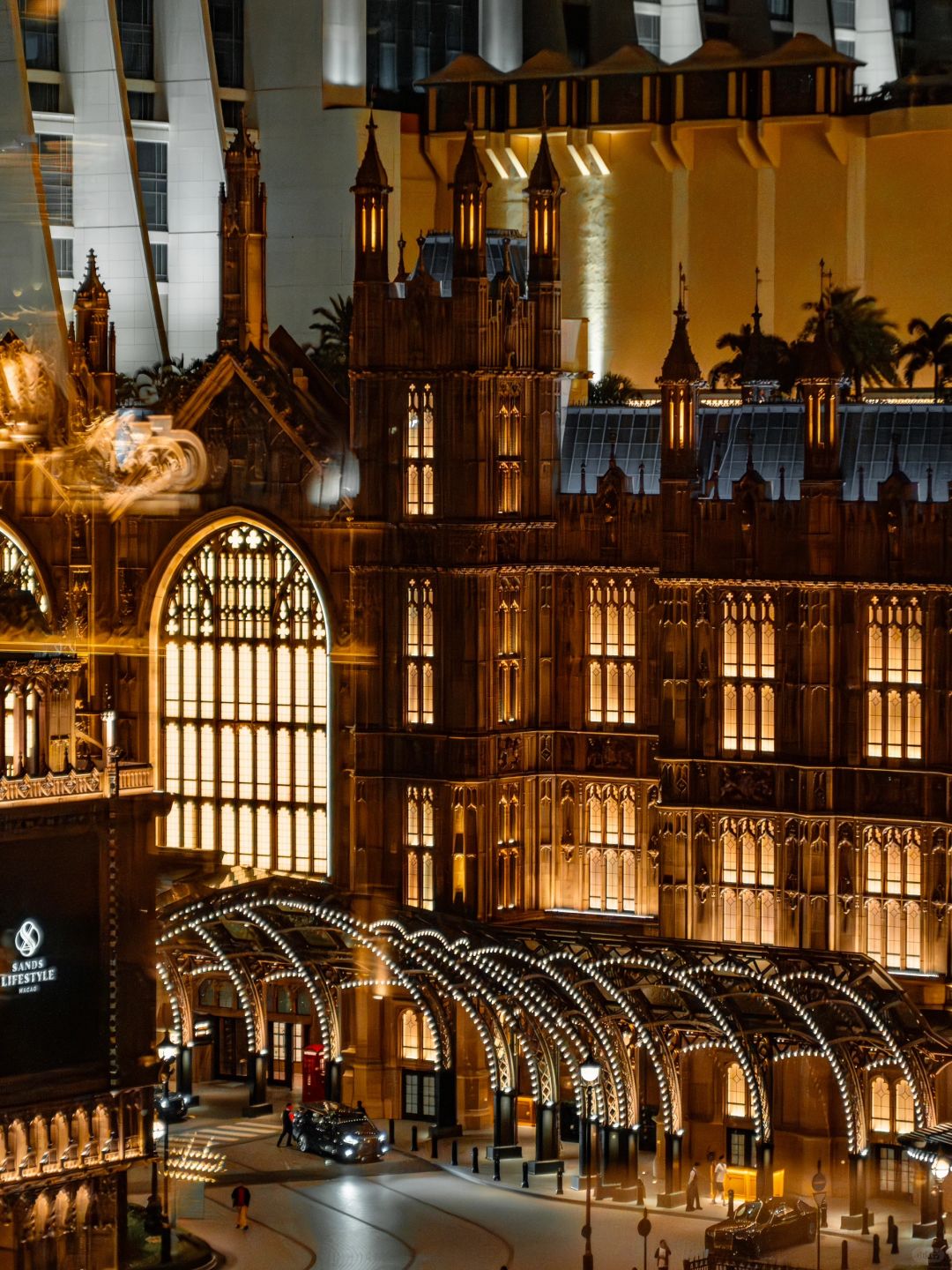 Macao-Travel to Macau at night and feel like you are traveling to the magical world of Harry Potter