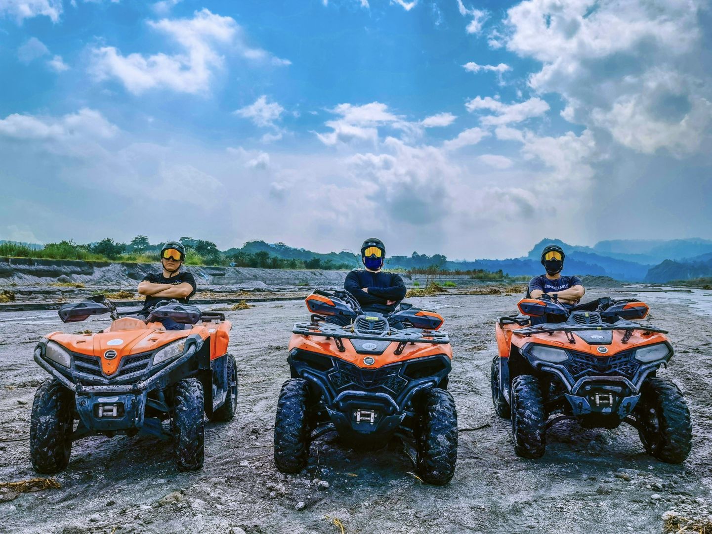 Clark/Angel City-Clark ATV off-road beach car, crossing small rivers and hills, is very exciting and fun