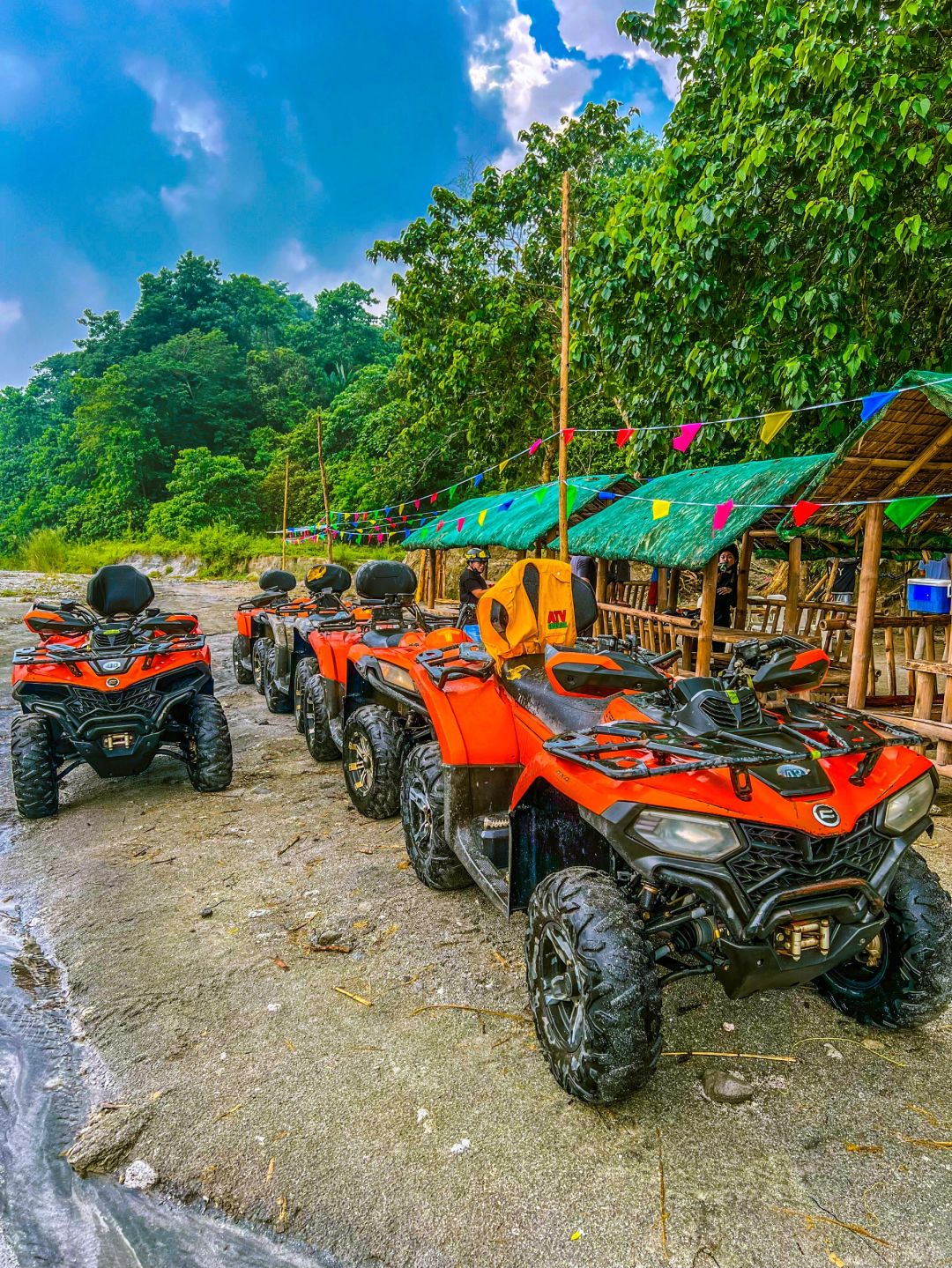 Clark/Angel City-Clark ATV off-road beach car, crossing small rivers and hills, is very exciting and fun