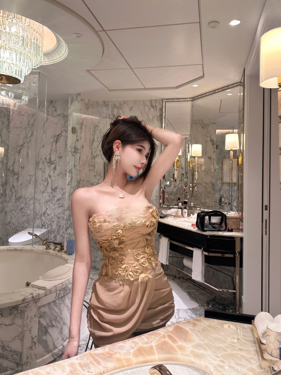 Macao-Macau Ritz-Carlton Suite Review, ?Large room with round bathtub and dressing room