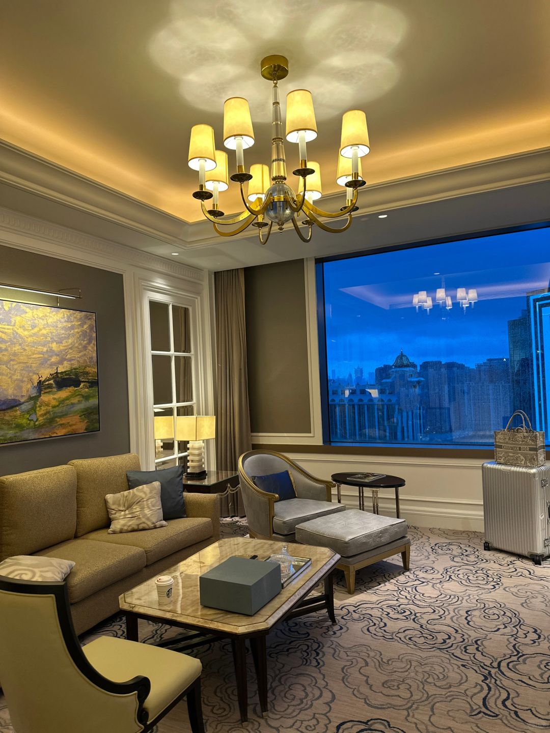 Macao-Macau Ritz-Carlton Suite Review, ?Large room with round bathtub and dressing room