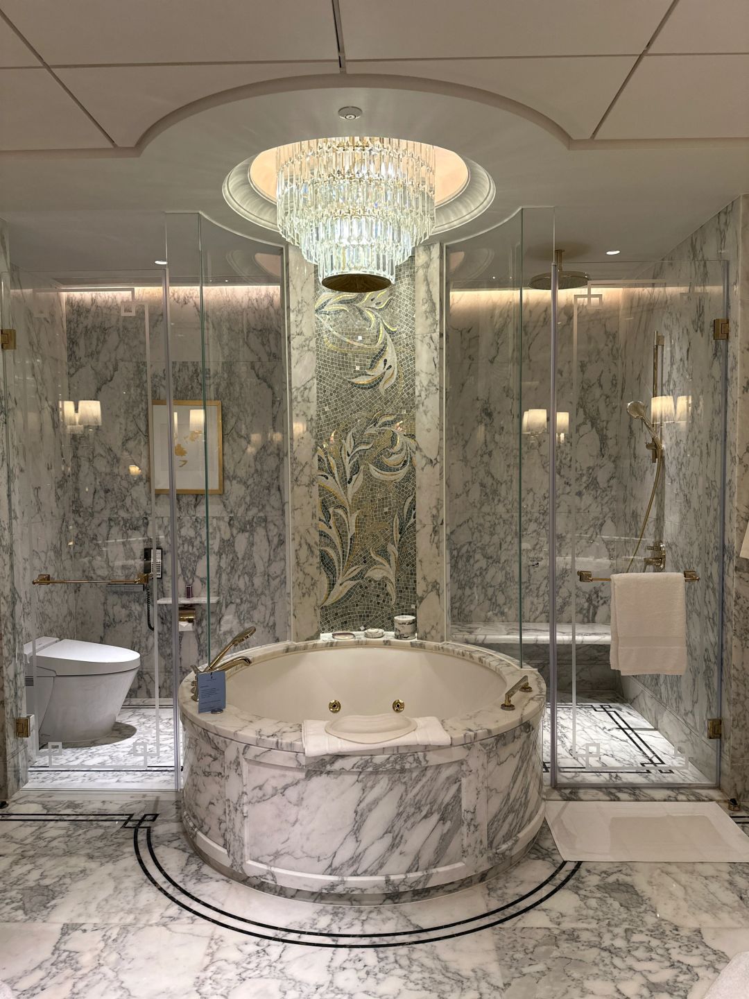 Macao-Macau Ritz-Carlton Suite Review, ?Large room with round bathtub and dressing room