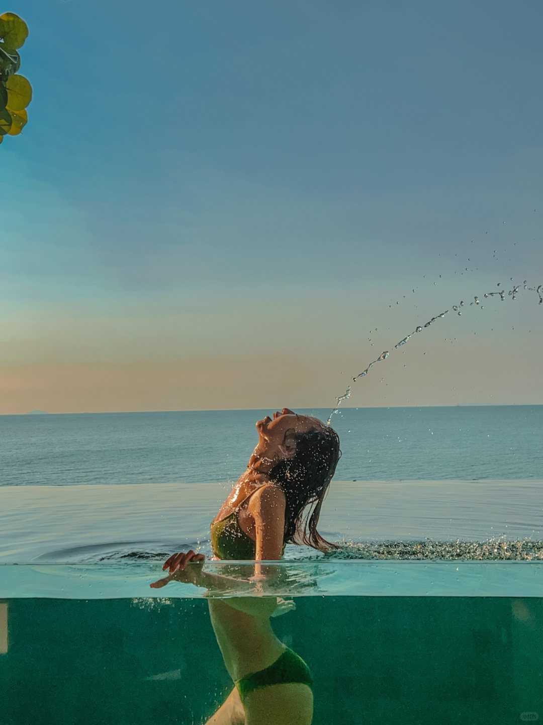 Pattaya-U Pattaya beachfront villa,? transparent glass infinity pool, hotel private beach walk