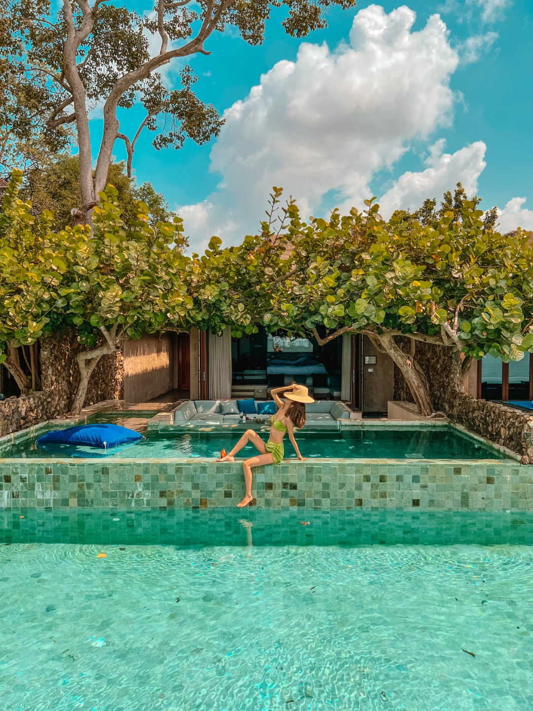 Pattaya-U Pattaya beachfront villa,? transparent glass infinity pool, hotel private beach walk