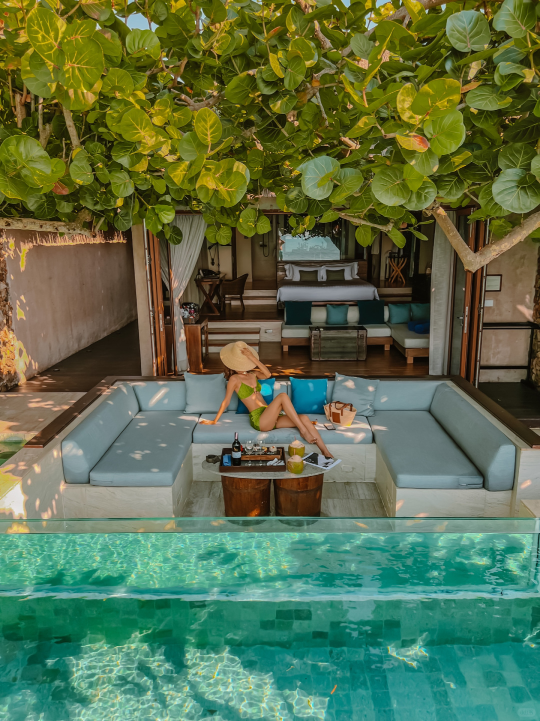 Pattaya-U Pattaya beachfront villa,? transparent glass infinity pool, hotel private beach walk
