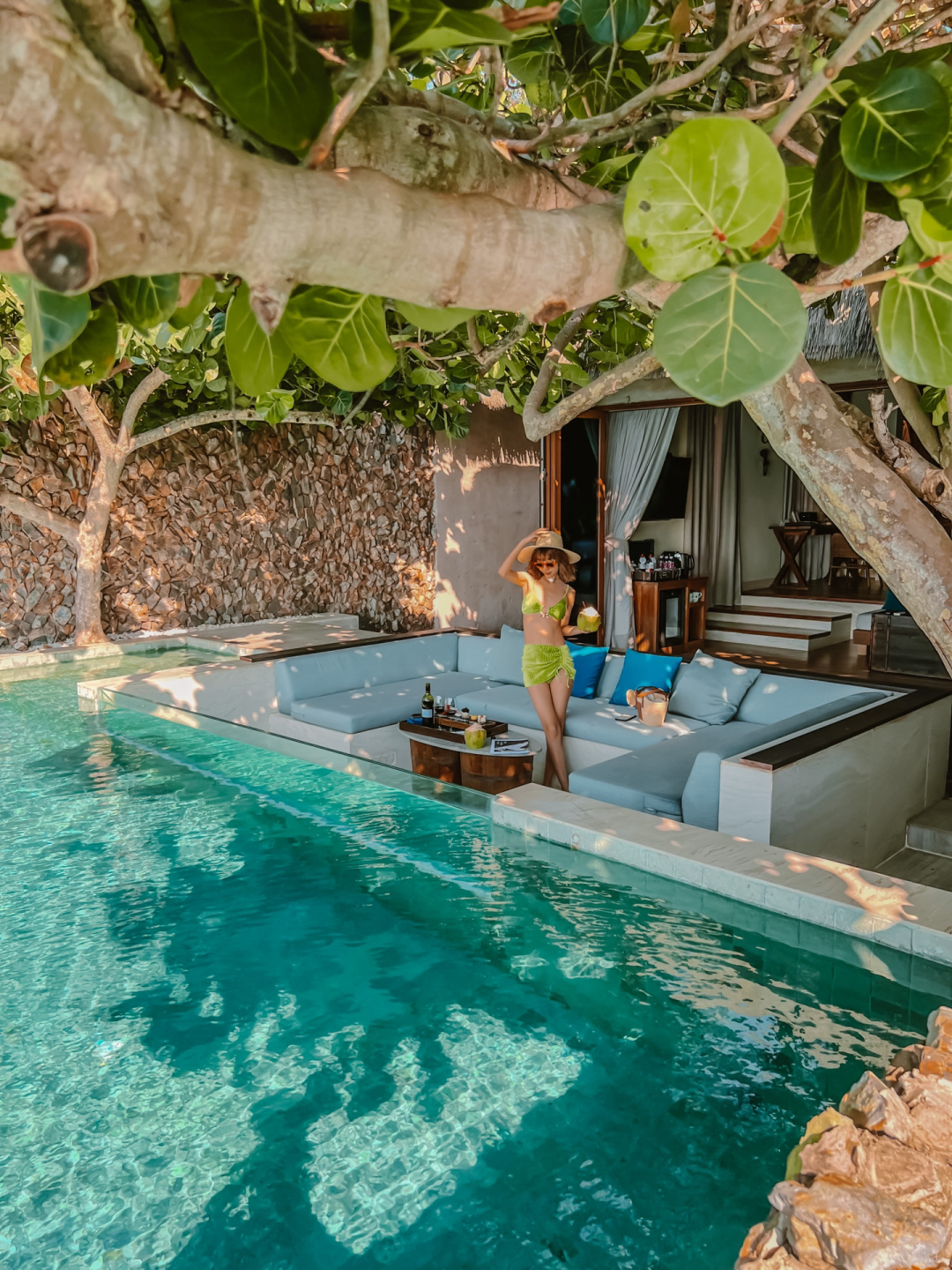 Pattaya-U Pattaya beachfront villa,? transparent glass infinity pool, hotel private beach walk