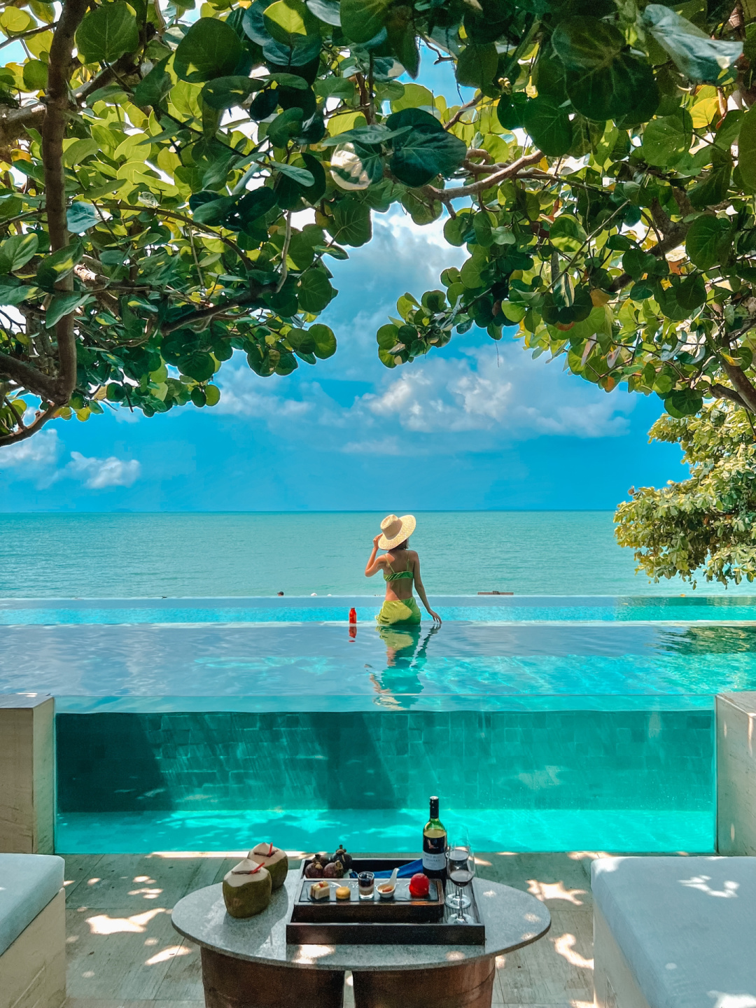 Pattaya-U Pattaya beachfront villa,? transparent glass infinity pool, hotel private beach walk