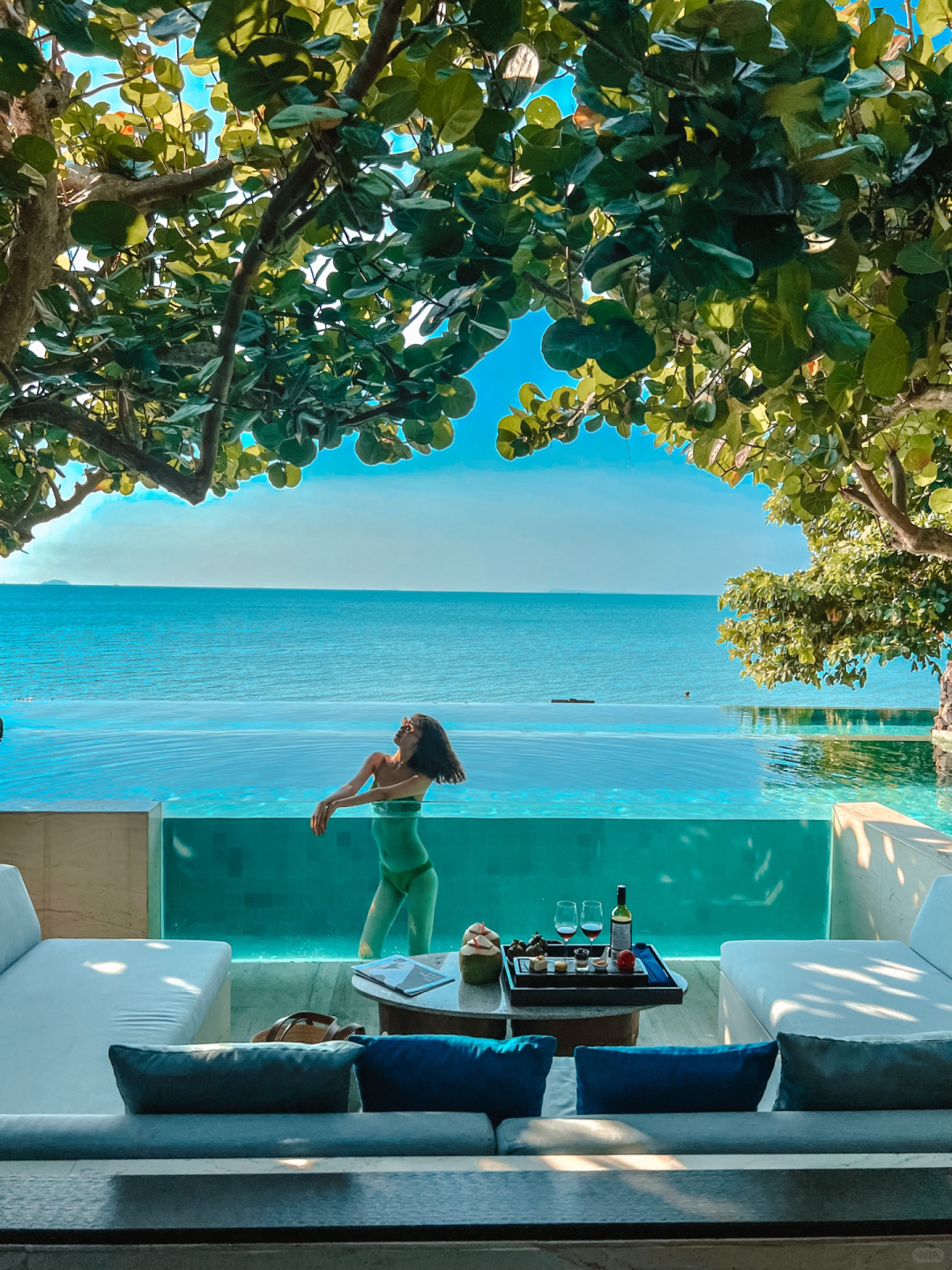 Pattaya-U Pattaya beachfront villa,? transparent glass infinity pool, hotel private beach walk