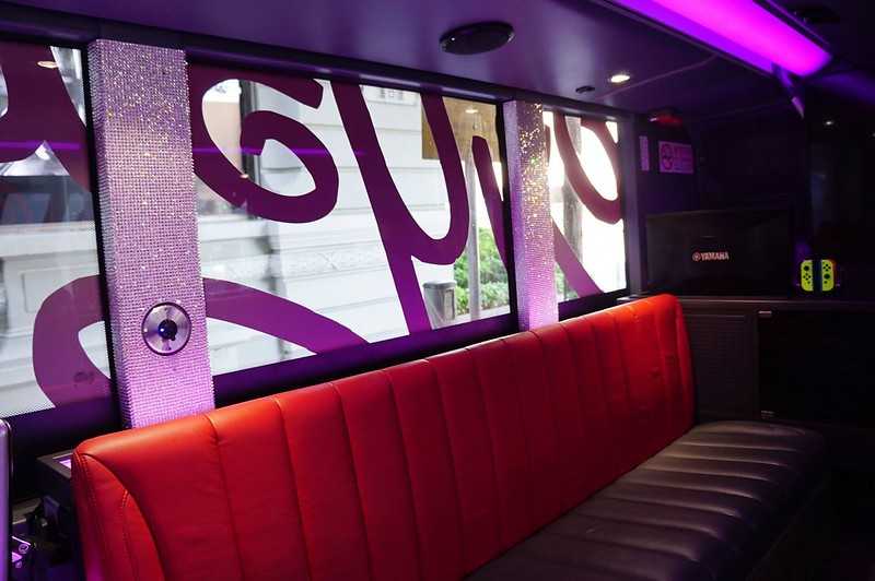 Hong kong-Hong Kong Crystal Bus. ?Enjoy beautiful scenery and delicious food on a family bus trip