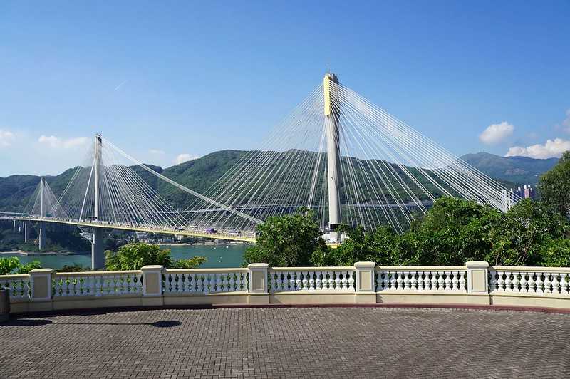 Hong kong-Hong Kong Crystal Bus. ?Enjoy beautiful scenery and delicious food on a family bus trip