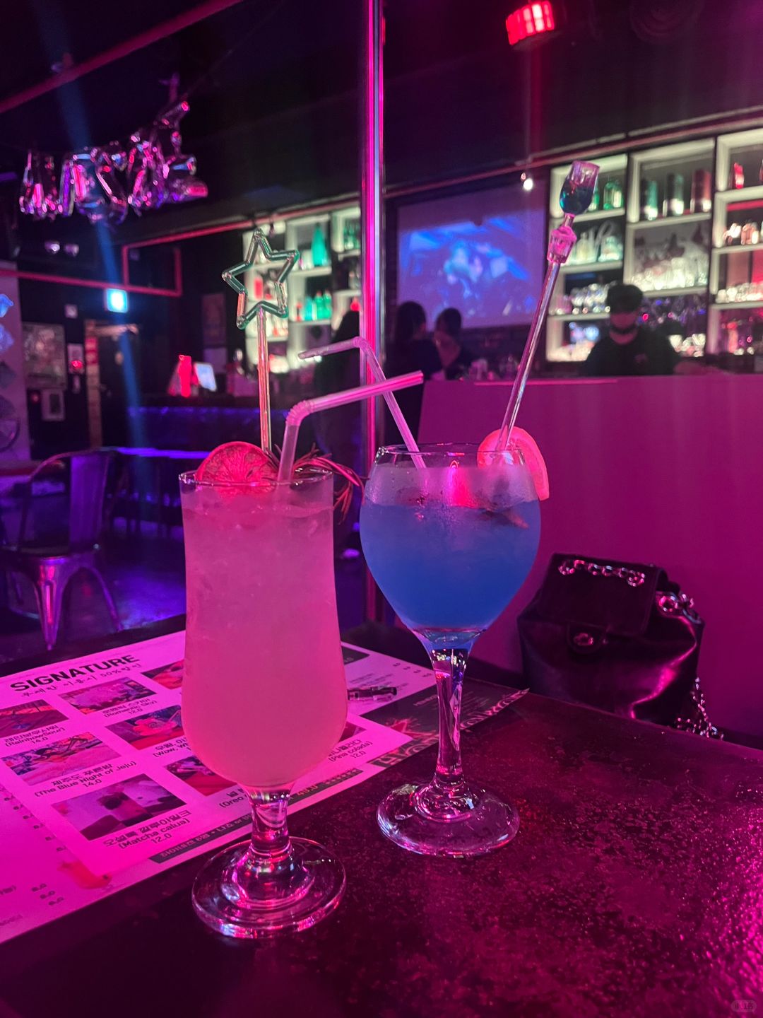 Busan/Jeju-The Busan branch is located in Seomyeon Bar?, a bar that only serves drinks and music