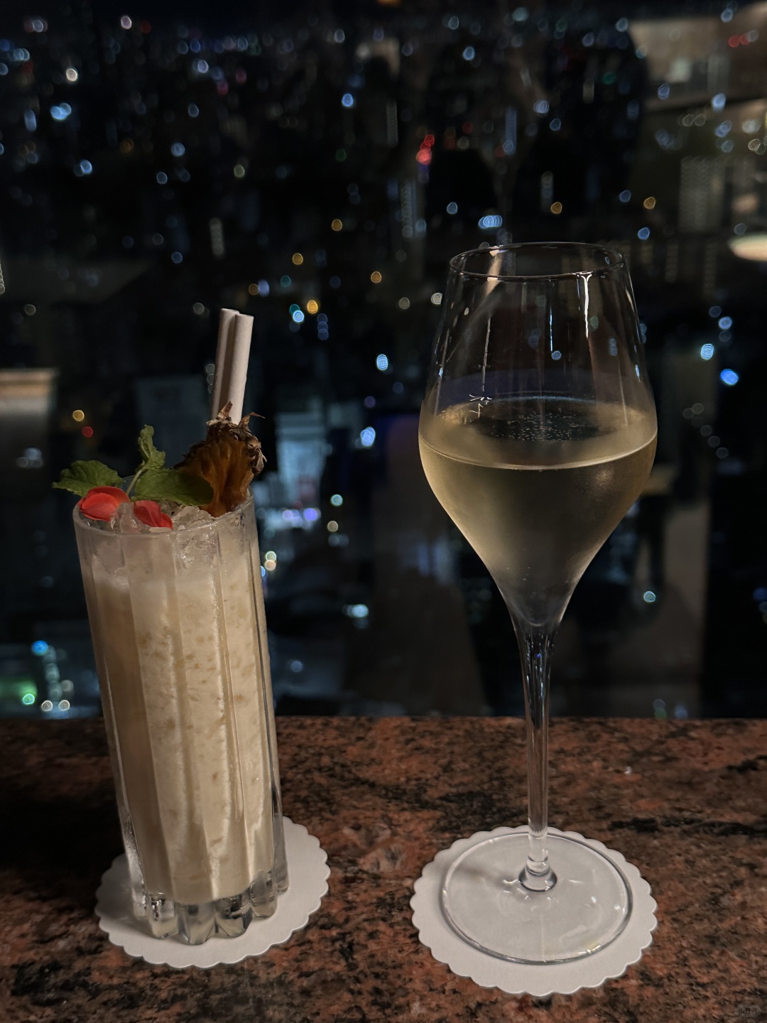 Osaka-Namba Parks CENTARA GRAND 33rd floor sky restaurant bar, ?900 yen champagne tasting