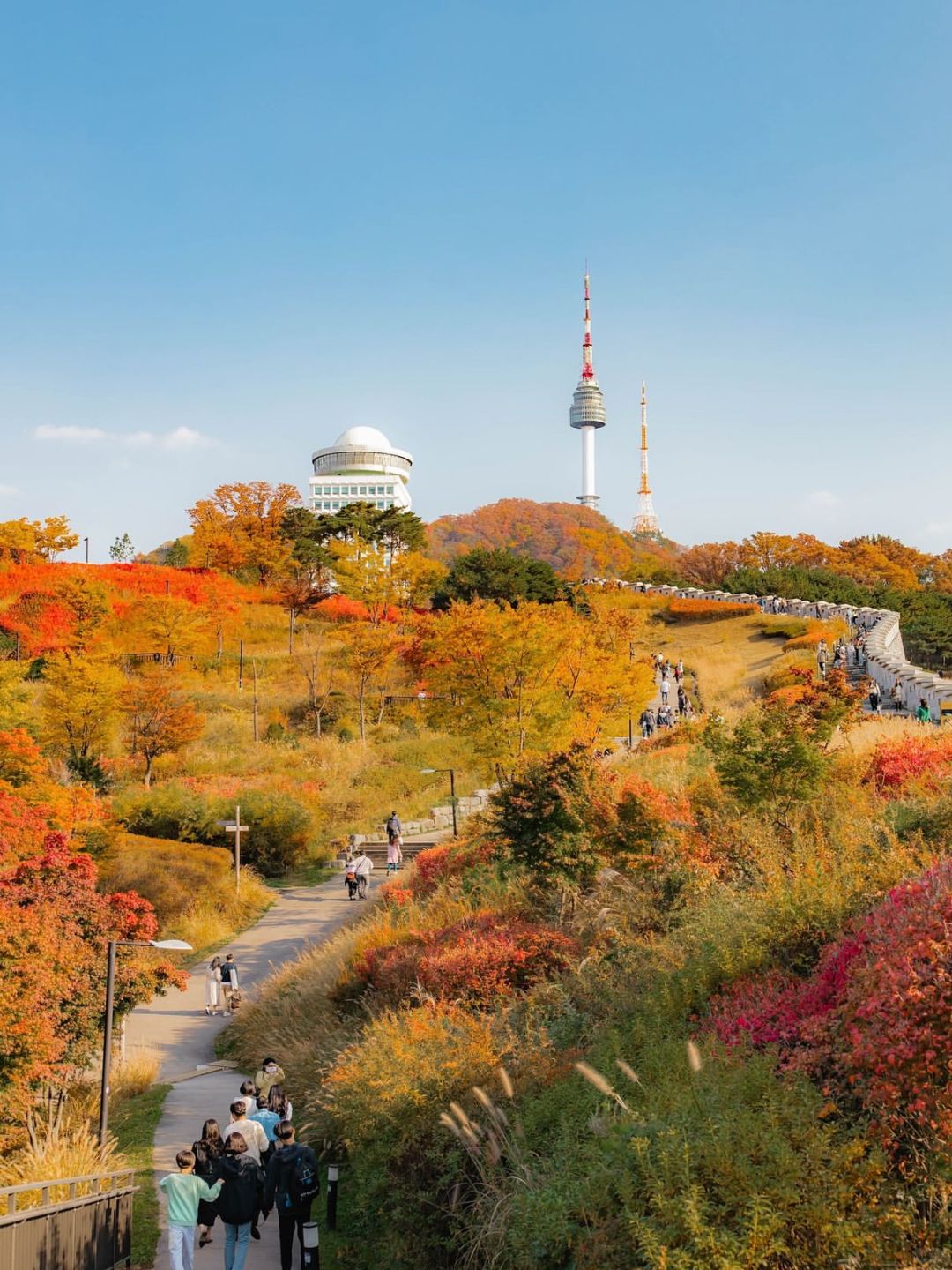 Seoul-Seoul Namsan Park Baekbeom Square, ?enjoy the most beautiful autumn in Korea