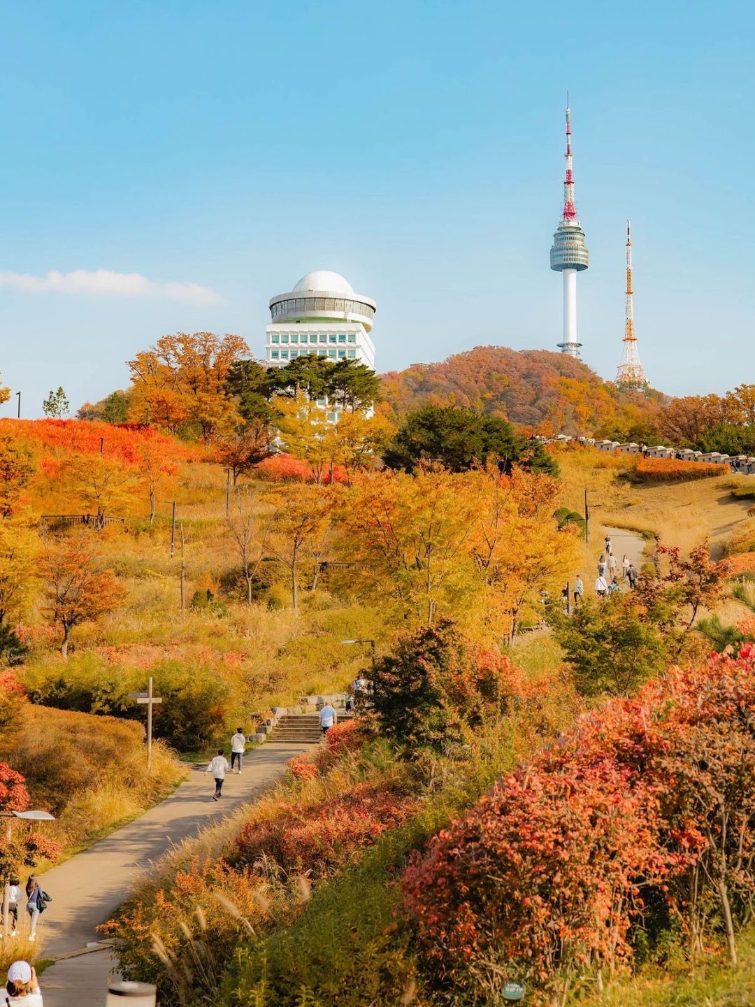 Seoul-Seoul Namsan Park Baekbeom Square, ?enjoy the most beautiful autumn in Korea