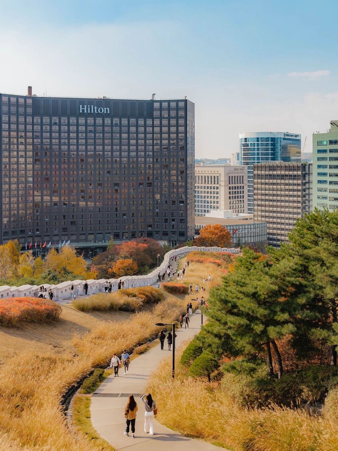 Seoul-Seoul Namsan Park Baekbeom Square, ?enjoy the most beautiful autumn in Korea