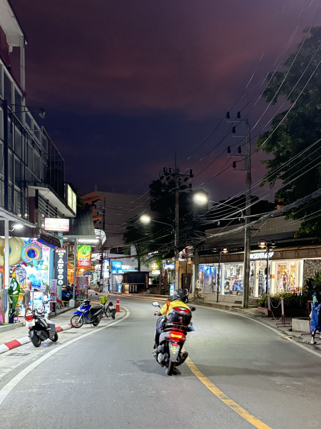 Phuket-The sunset in Phuket during the rainy season is also very beautiful. ?️It feels like living in a dream.