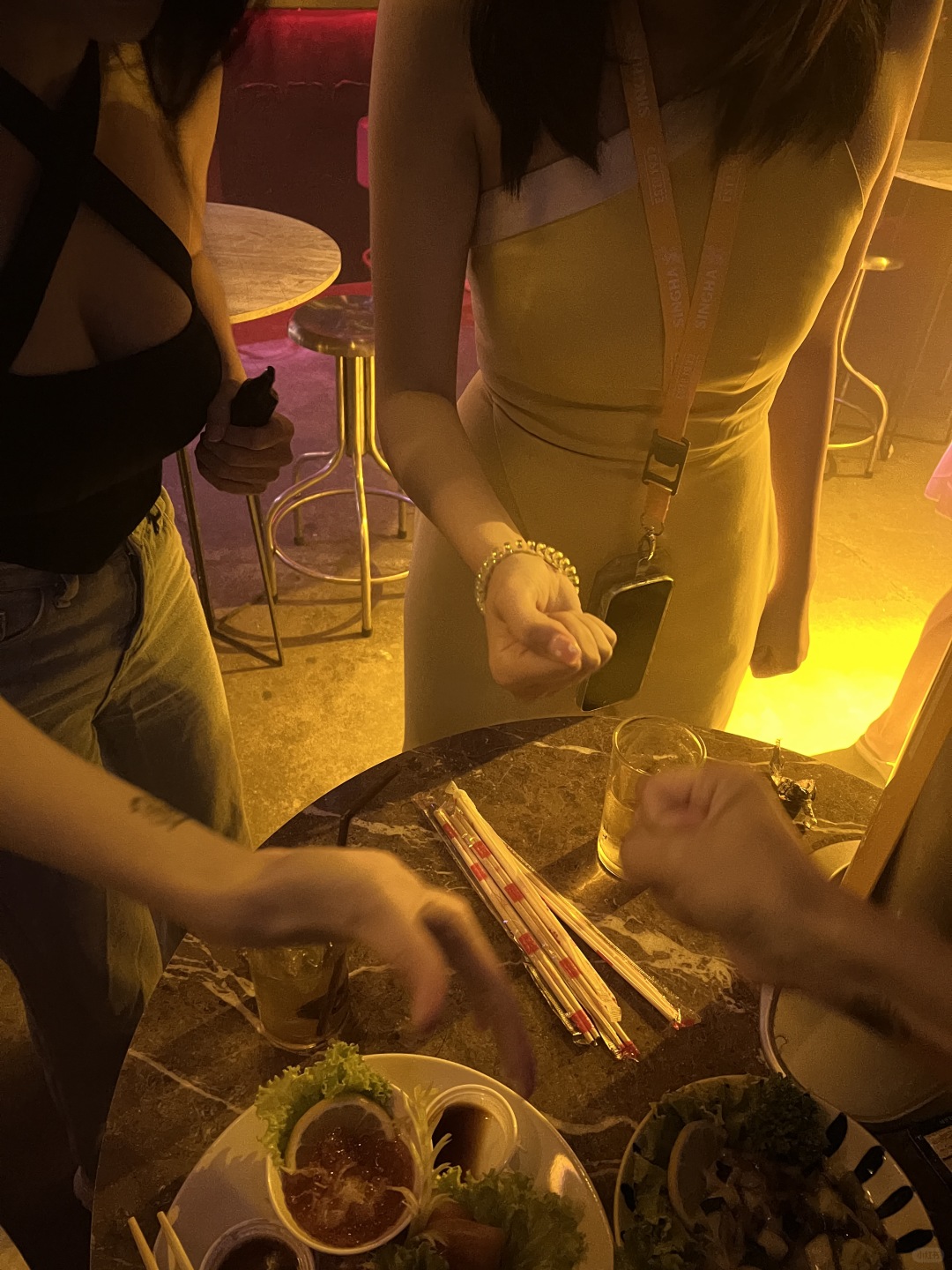 Chiang Mai-Warm UP Bar, ?a hidden gem on Nimman Road in Chiang Mai. Japanese food, delicious food and beautiful women