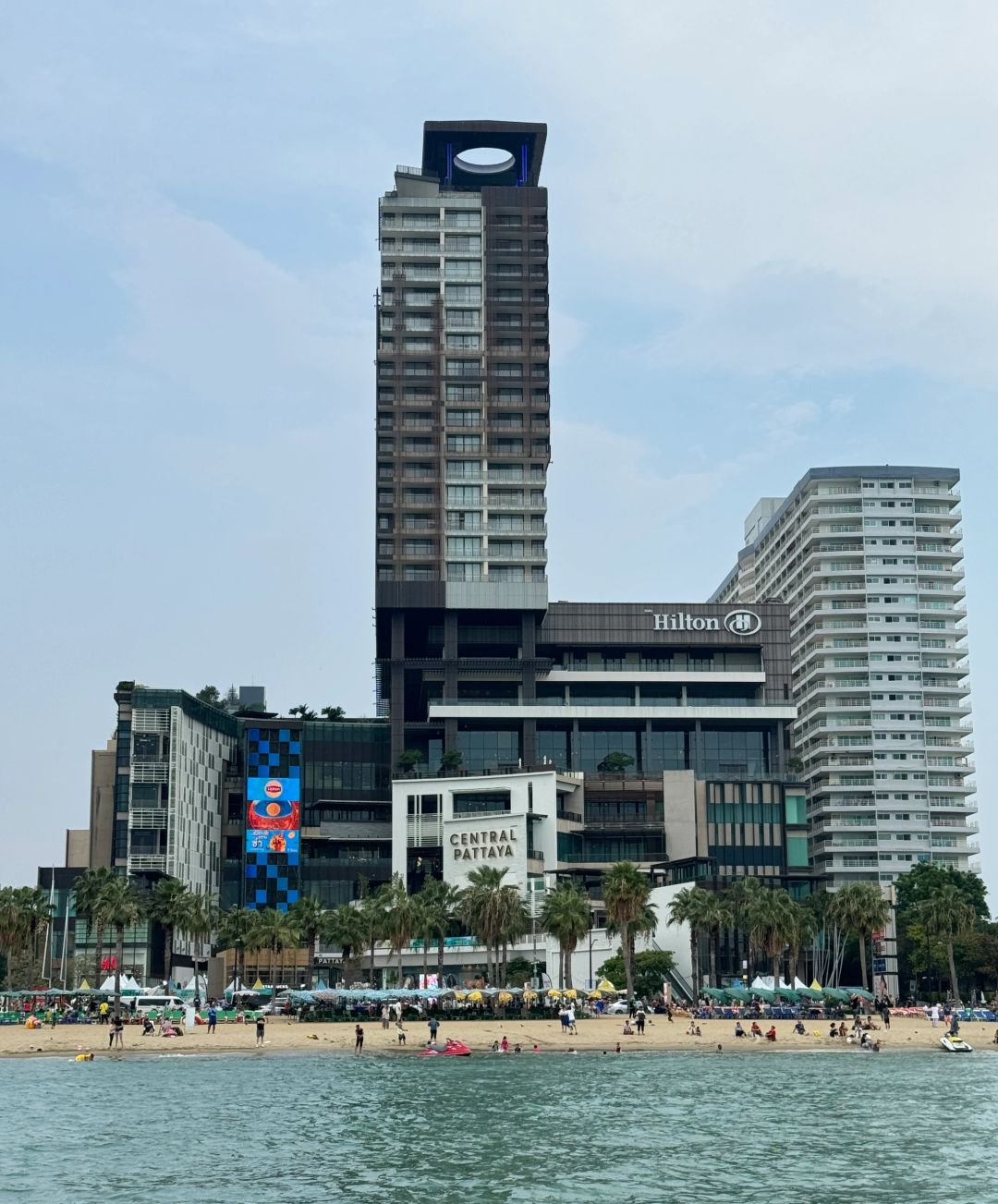 Pattaya-Hilton Pattaya, near Terminal 21 shopping mall,?local night market and 69 show