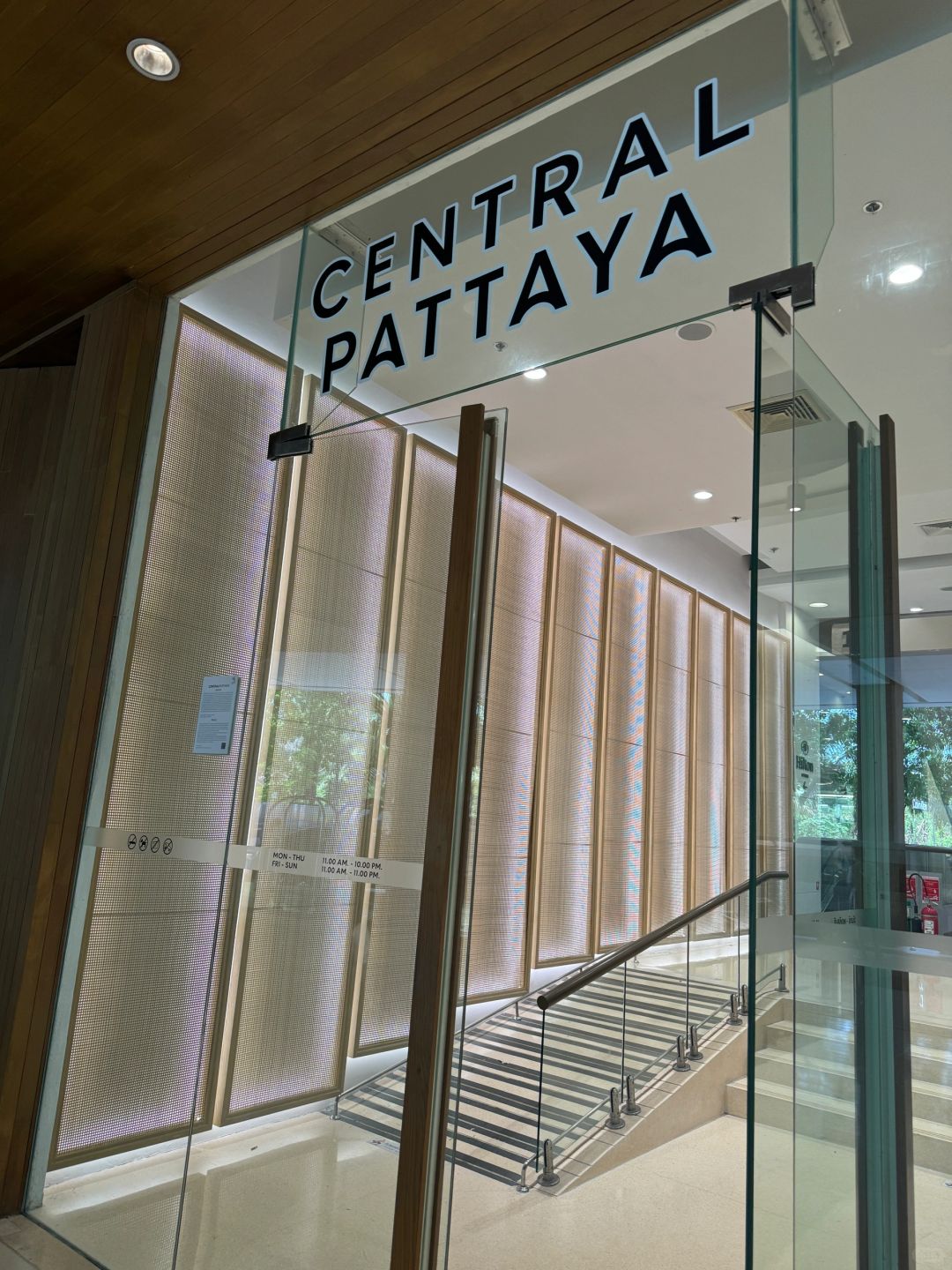 Pattaya-Hilton Pattaya, near Terminal 21 shopping mall,?local night market and 69 show