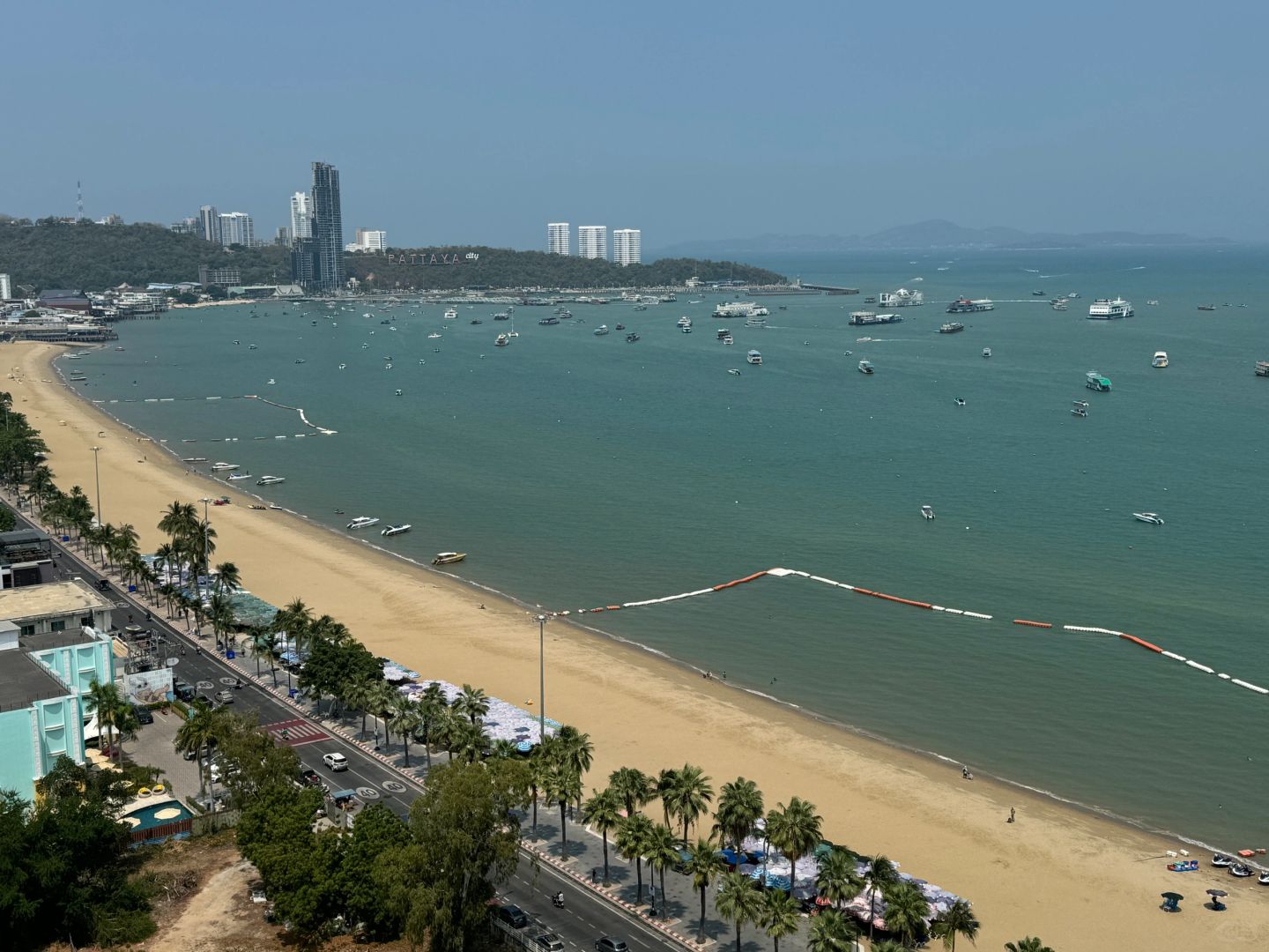 Pattaya-Hilton Pattaya, near Terminal 21 shopping mall,?local night market and 69 show