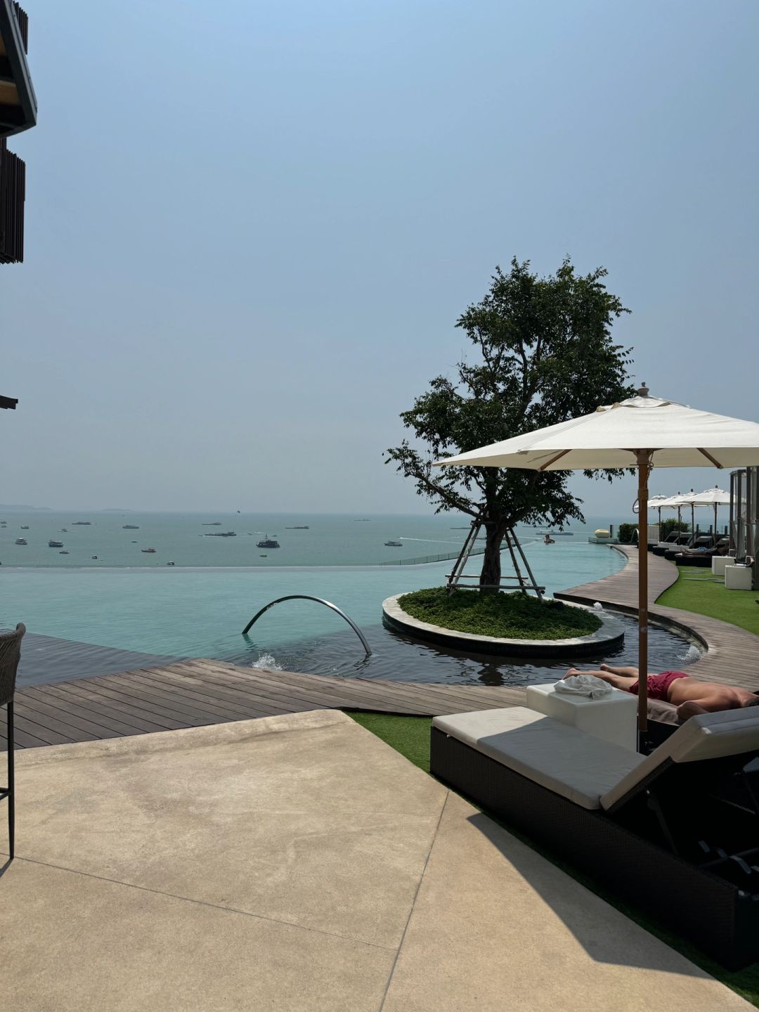 Pattaya-Hilton Pattaya, near Terminal 21 shopping mall,?local night market and 69 show