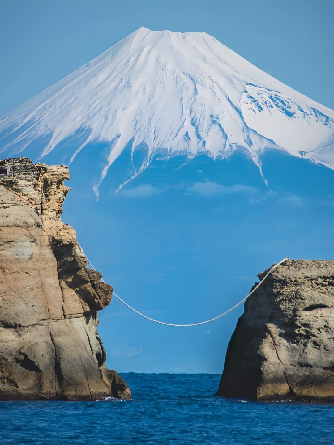 Tokyo-A literary youth's trip to Tokyo-Izu,? visiting Mount Fuji, waterfall hot springs, sea torii and trains