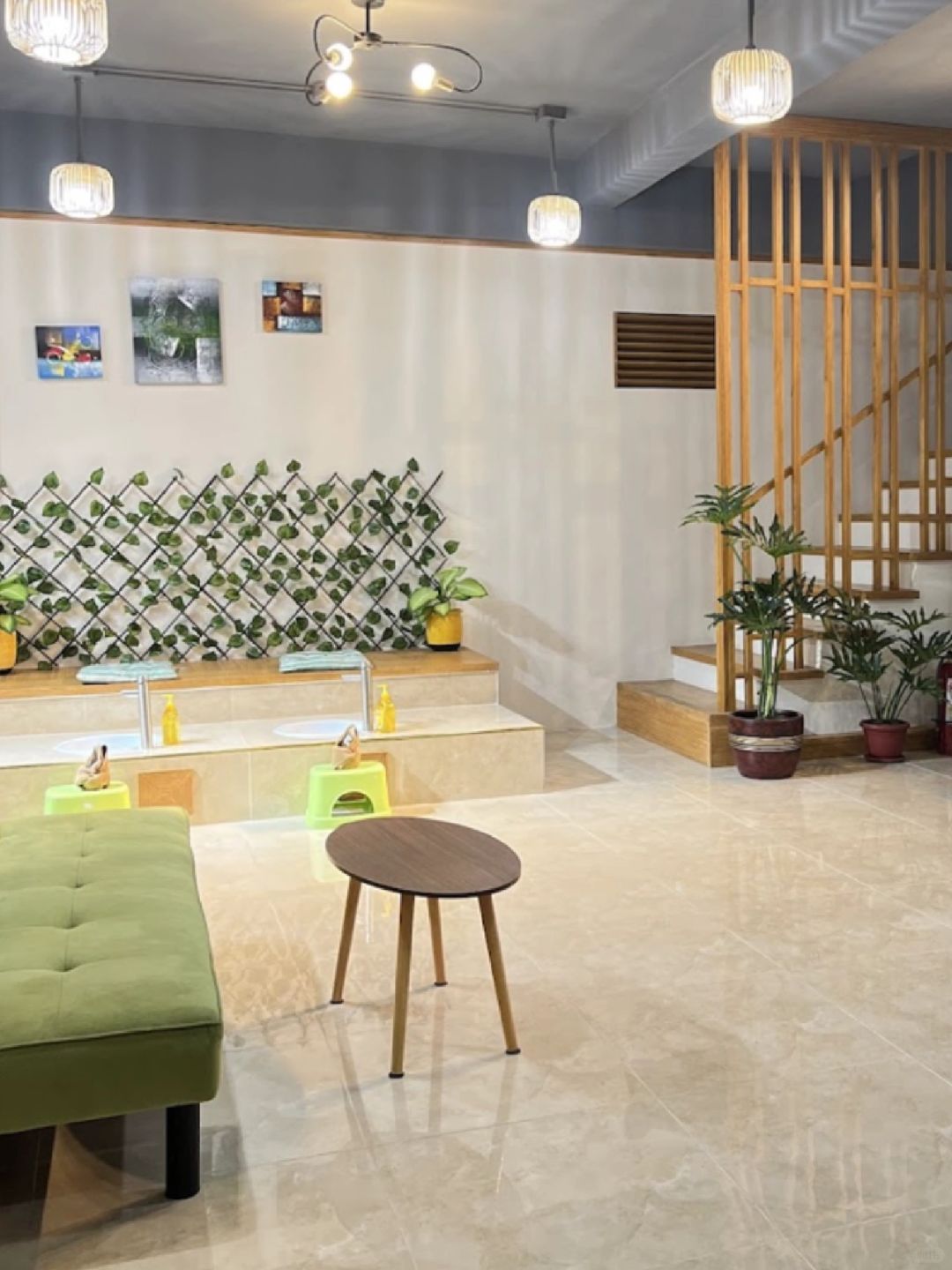Clark/Angel City-Clark J Massage & Spa review, minimalist decoration style, ?the technicians are lazy