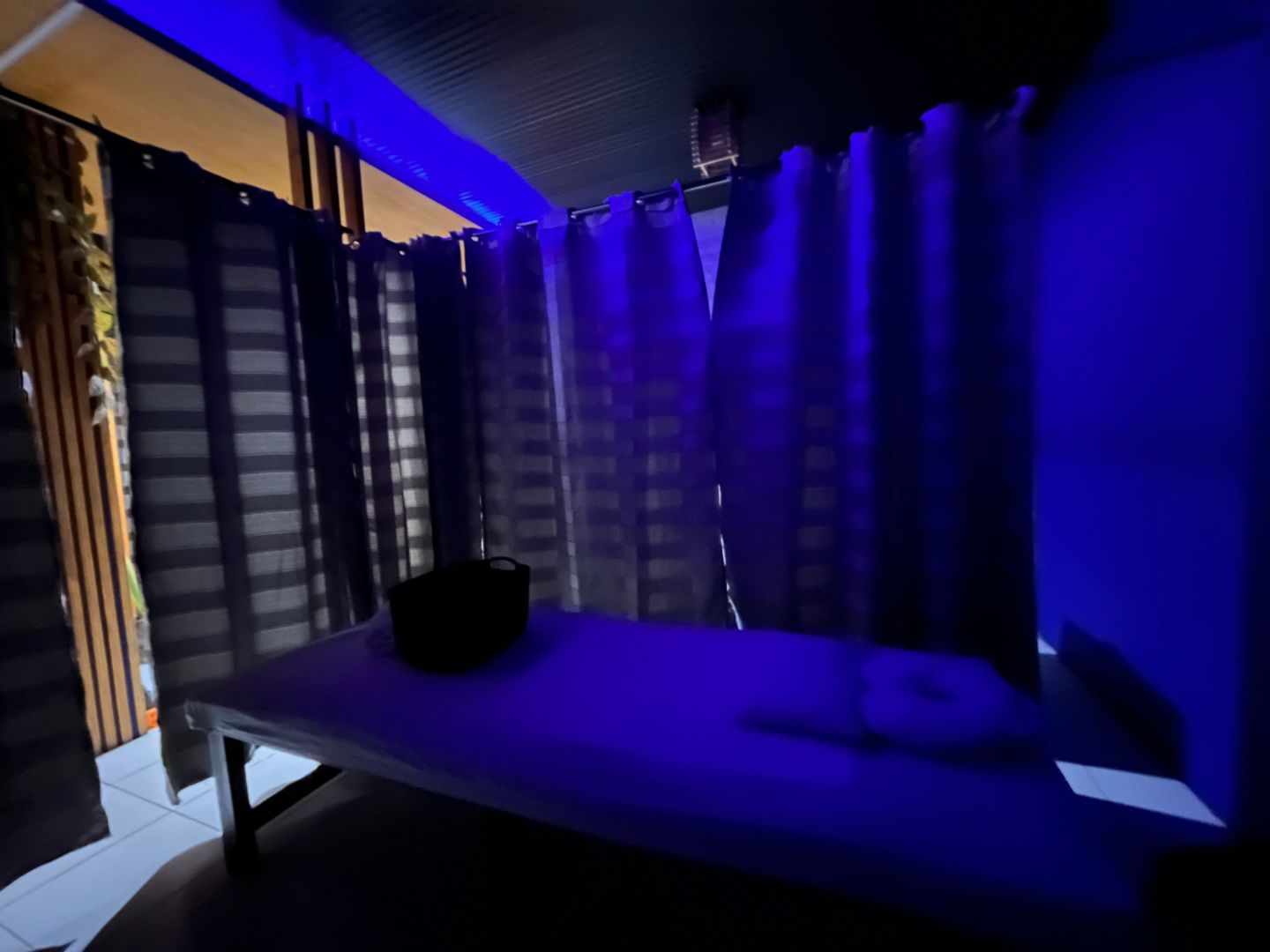 Clark/Angel City-Clark J Massage & Spa review, minimalist decoration style, ?the technicians are lazy