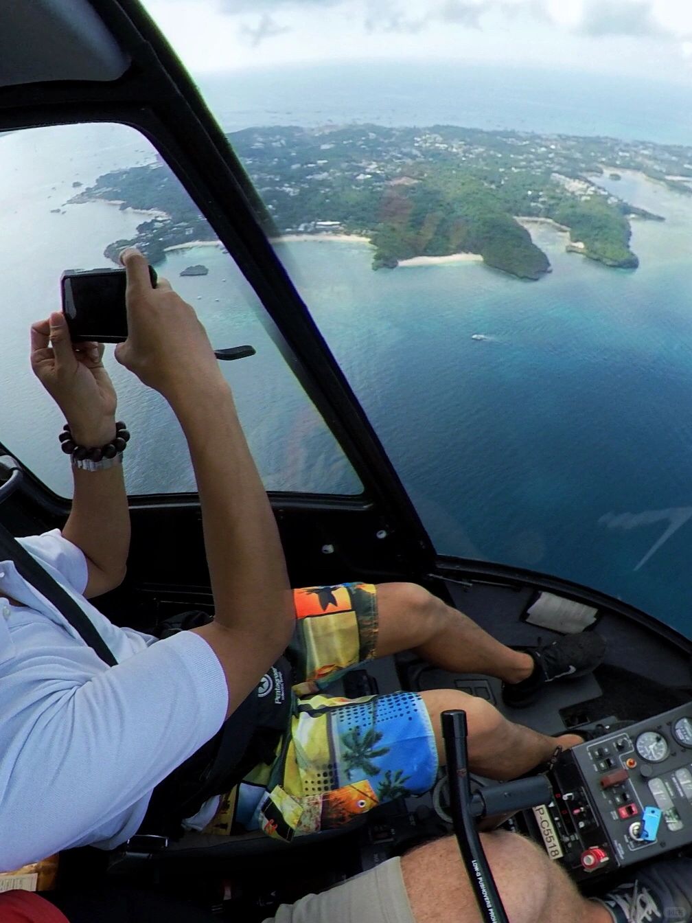 Boracay-Boracay helicopter tour around the island, ?review the white sand beach and blue water