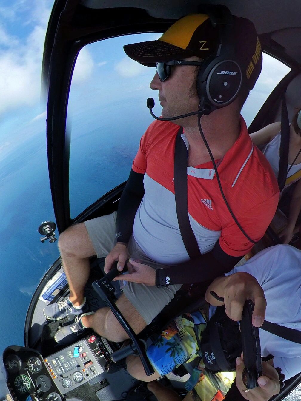 Boracay-Boracay helicopter tour around the island, ?review the white sand beach and blue water